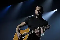 Antonacci in concert in 2009