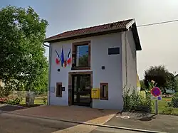The town hall in Blarians