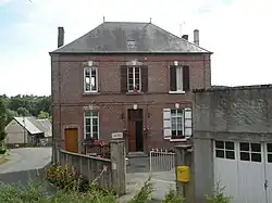 The town hall in Bonnières