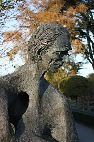 Boss Meyer's bust outside Millfield House