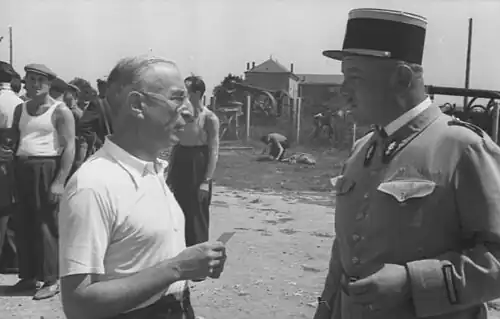 A prisoner in conversation with a French gendarme[note 1]