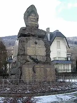 War memorial. Conflicts commemorated: World Wars 1914-1918 - 1939-1945.