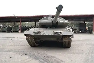 Front view with cannon aligned with the tank.