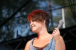 Wallin Pérez performing in July 2010