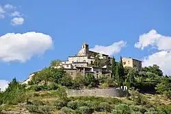 A general view of Castellet-lès-Sausses