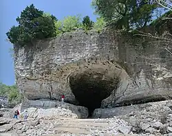 Following his military service, in the American Revolutionary War, Samuel Mason led a gang of river pirates, from 1797 to 1799, on the Ohio River, at the infamous outlaw haunt of Cave-in-Rock.