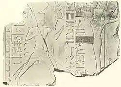 A board has been placed over Min-Amun's penis in the 19th century report by Petrie