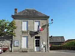The town hall in Châtres