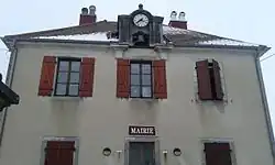 The town hall in Les Chalesmes