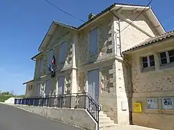 The town hall in Chamadelle