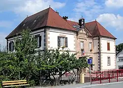 The town hall in Champey