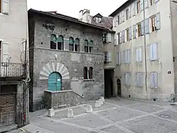 House of the Chanonges (13th century).