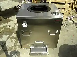 Charcoal-fired stainless-steel tandoor, with ash tray and thermometer
