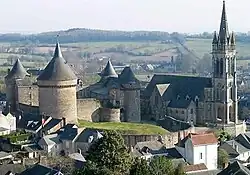 The château and the church of Notre-Dame