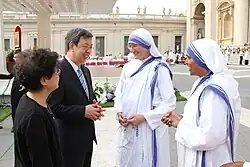 Chinese vice president Chen Chien-jen and his wife are greeted by Sr. Mary Prema Pierick, superior general of the Missionaries of Charity (5 September 2016).