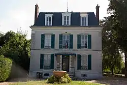The town hall in Chevannes
