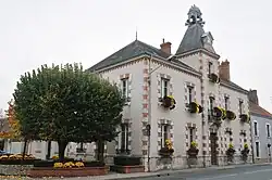 The town hall in Chevilly