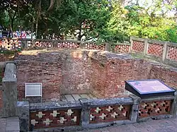 Fort Provintia was a bastion structure, the remains of which are now known as Chihkan Tower (赤崁樓).