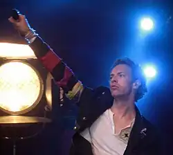Martin performing "Viva la Vida" during the band's 2008 Viva la Vida Tour