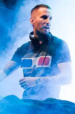 Karlsson performing in 2011