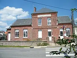 The town hall and school in Chuignes