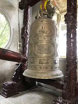 The great bell of Phổ Lại Pagoda