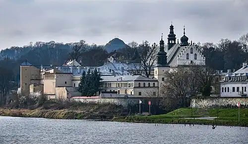 Church of St. Augustine and St. John the Baptist, Norbertine Sisters monastery and Kościuszko Mound