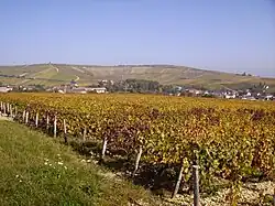 The cirque of the village of Bué