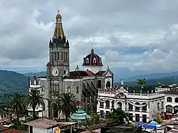 The Church of San Francisco de Asís and the Municipal Palace in Cuetzalan’s historic center.