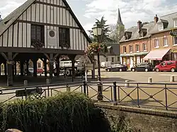 The covered marketplace in Clères