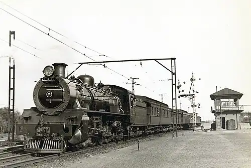 Class 19C headed towards Bellville from Cape Town, c. 1940