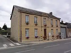 The town hall in Cliron