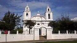 Front-view of the parish of San Pedro Apóstol in Coatepeque.