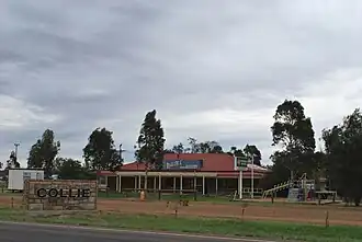 Collie Hotel and welcome sign