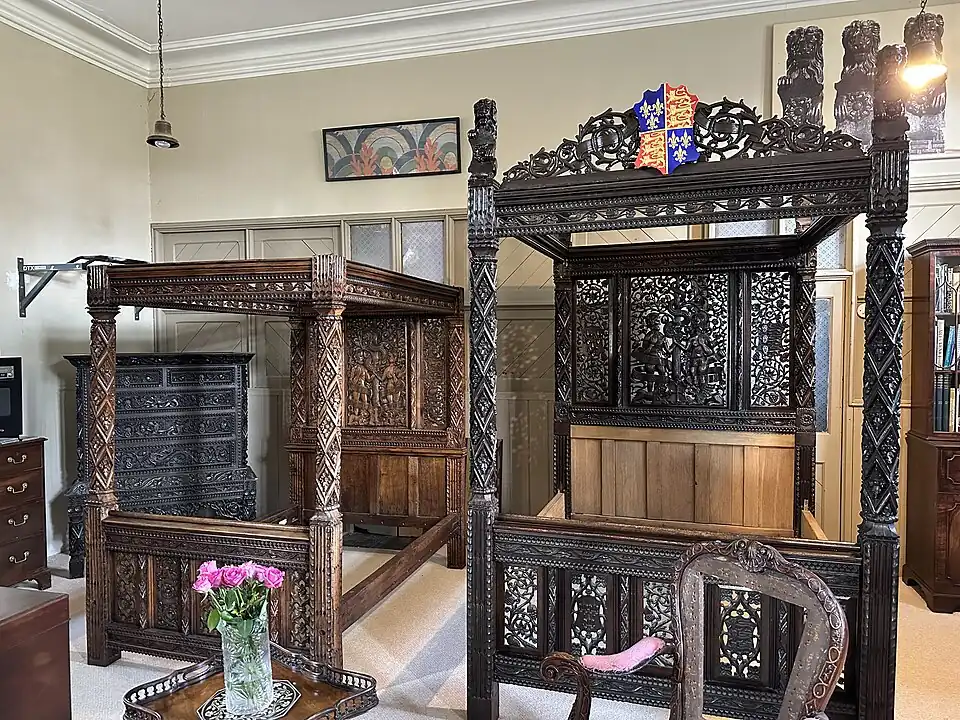 Comparison of the Tudor and Victorian copy bed