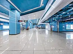 Line 7 concourse
