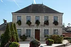 The town hall in Coulons