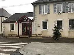 The town hall in Cramans