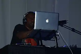 DJ Homicide performing with Sugar Ray in 2009