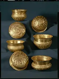 Gold bowls from Midskov, Denmark, c. 1000 BC.[14]