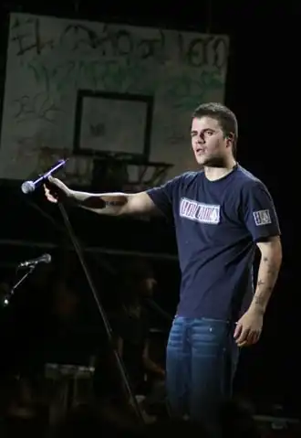 Dani Martín performing