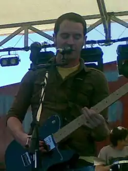 Elkins performing with Mae in 2008