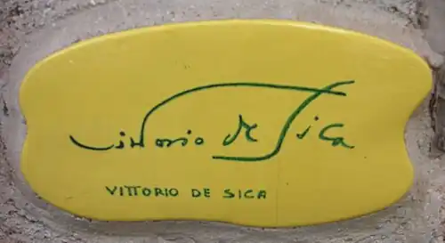 Plate and signature of Vittorio De Sica