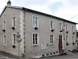 The town hall and school in Derbamont