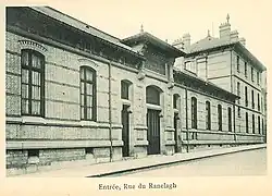 Photograph of the main façade of Lycée Molière at the end of the 19th century.