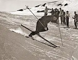 Ski instructor Rimfors demonstrates the diagonal turn in Riksgränsen around the mid 1950s.