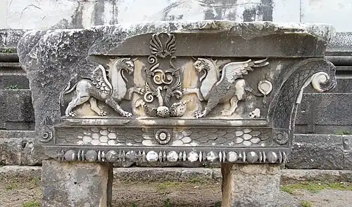 Ancient Greek bead and reel on the base of a capital from the ruins of the Temple of Apollo at Didyma, Turkey, unknown architect or sculptor, c. 300–150 BC[5]