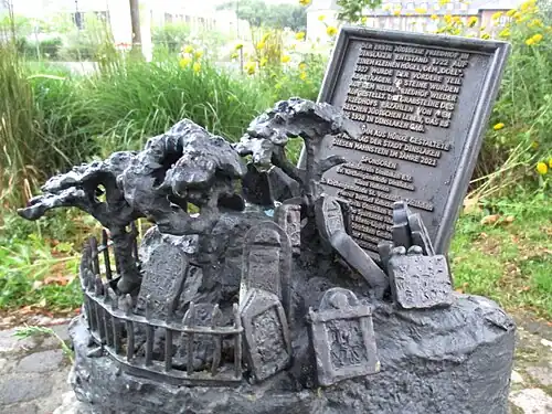 Monument to the old Jewish cemetery on the Doelen (2021) at the Dinslaken city park