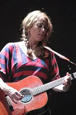 Donna Simpson performing with The Waifs on 18 May 2007 in Brisbane, Queensland