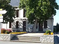 The town hall in Donnezac